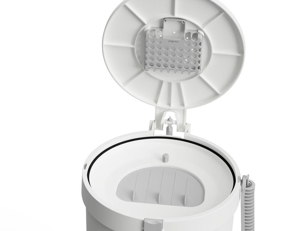 Cat litter bin lid with integrated odor control filter 